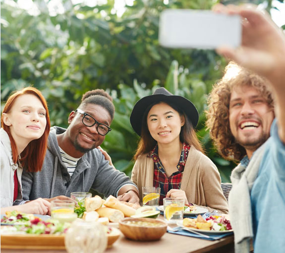 eating-with-friends